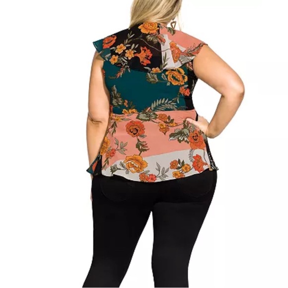 NWOT! City Chic Kade Floral V neck wrap top in size 14 - Picture 4 of 4
